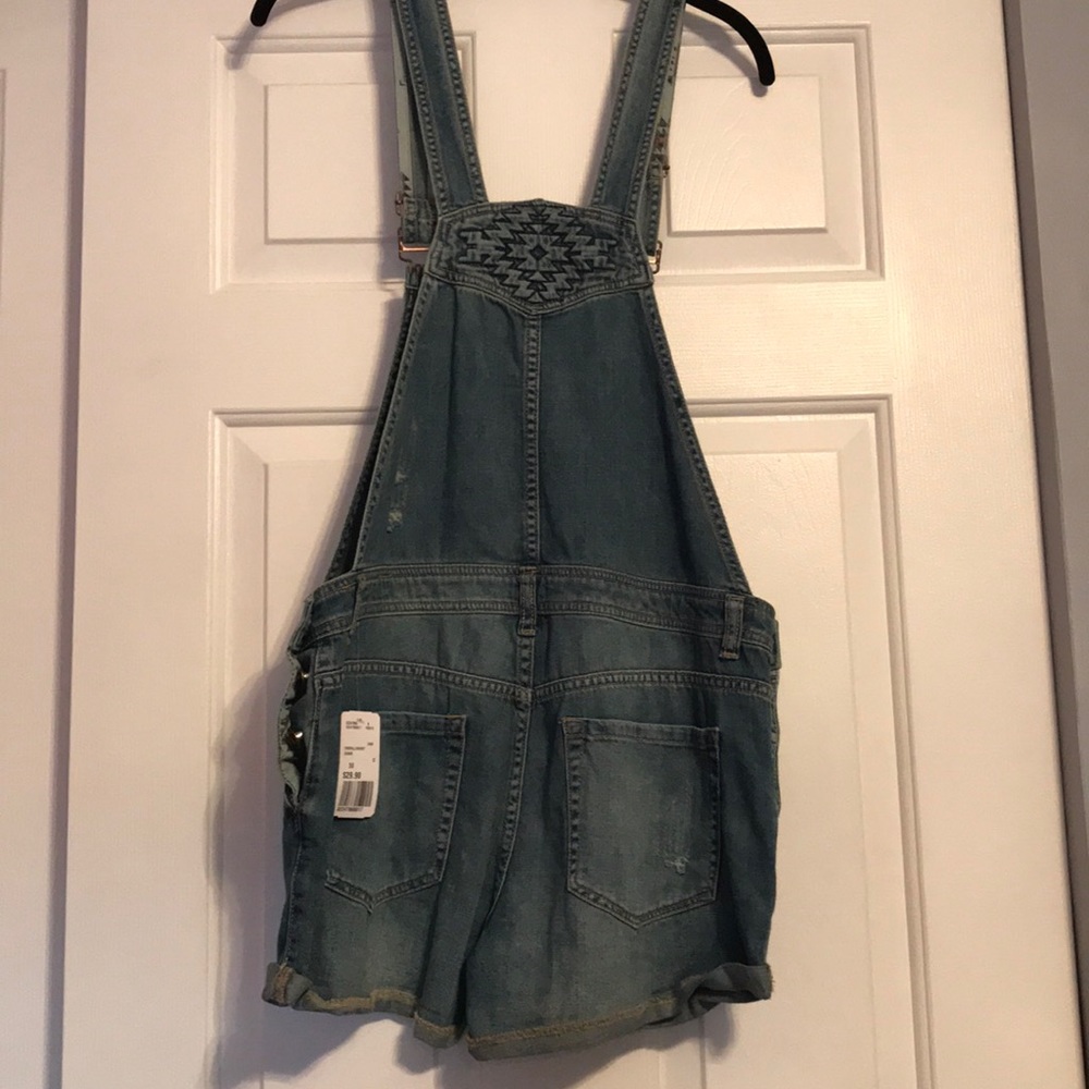 Forever 21 Overall Shorts - Picture 2 of 2